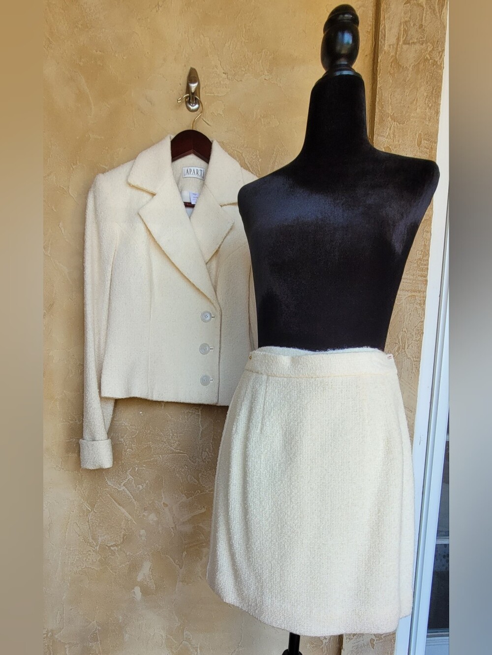 Lovely Rare Find Vintage Cream Bouclé Two-Piece Skirt Jacket Suit Brand APART 4 - Picture 6 of 14